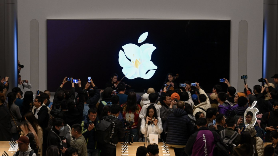 国内最大苹果新店上海开业 苹果CEO库克现身 