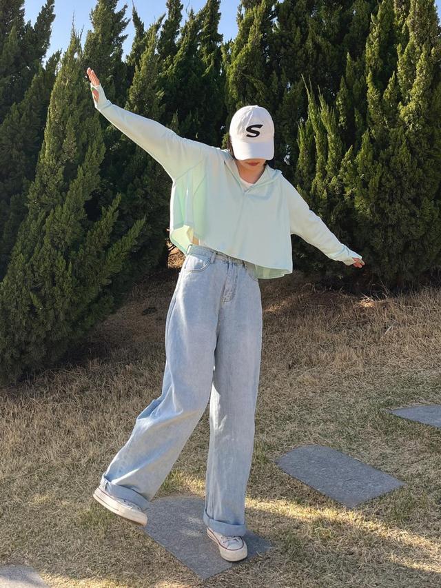 今夏的“第一件防晒衣”引发拼单潮：有商家提前一年备货，月销量超百万件