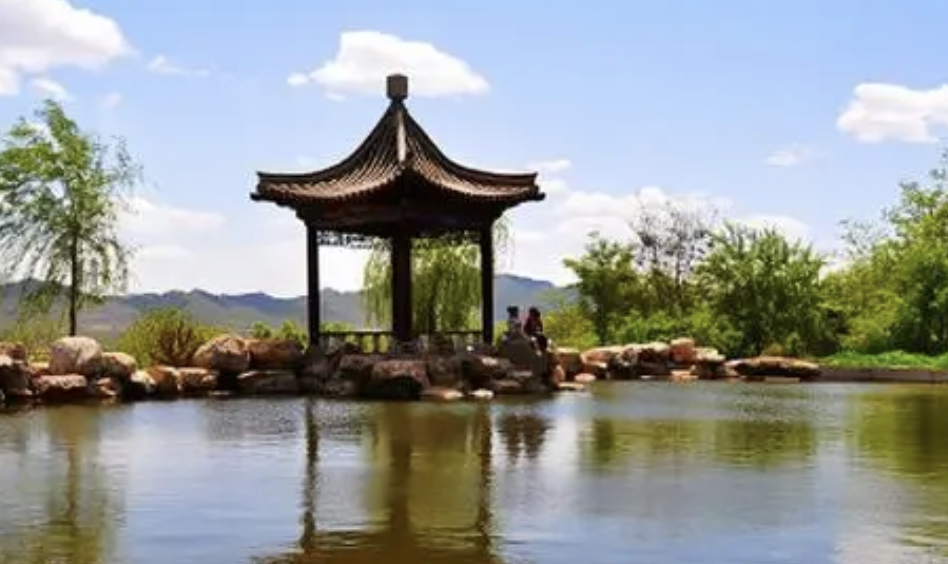 反向旅游、住国宾馆，这届年轻人变了