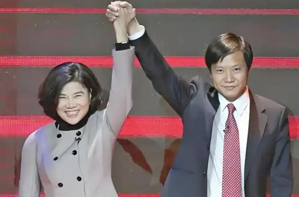 董明珠一边怼雷军，一边学雷军 