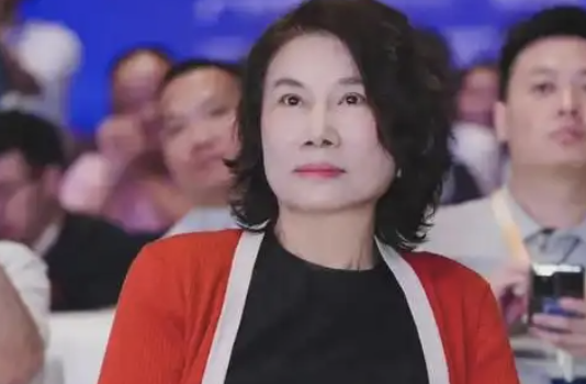董明珠连任格力电器董事长 卸任总裁