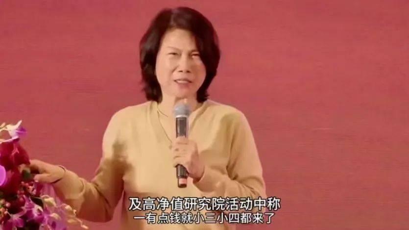争议中的董明珠：与其盯着雷军，不如去学方洪波