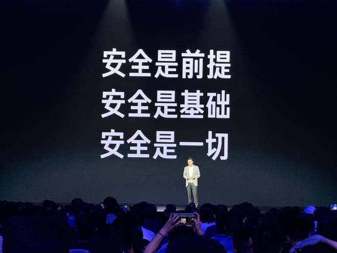 小米YU7卖爆近30万辆，我们和雷军聊了聊（附最全实录）