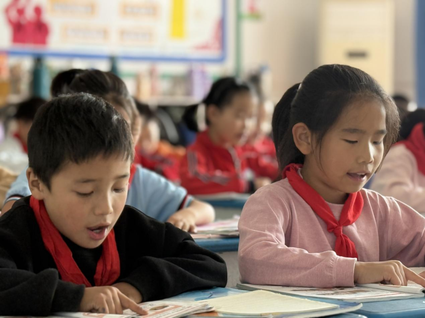 【新闻】海信冰箱・雨辰助学走进沂南 为革命老区捐赠急需教学物资(10)480.png