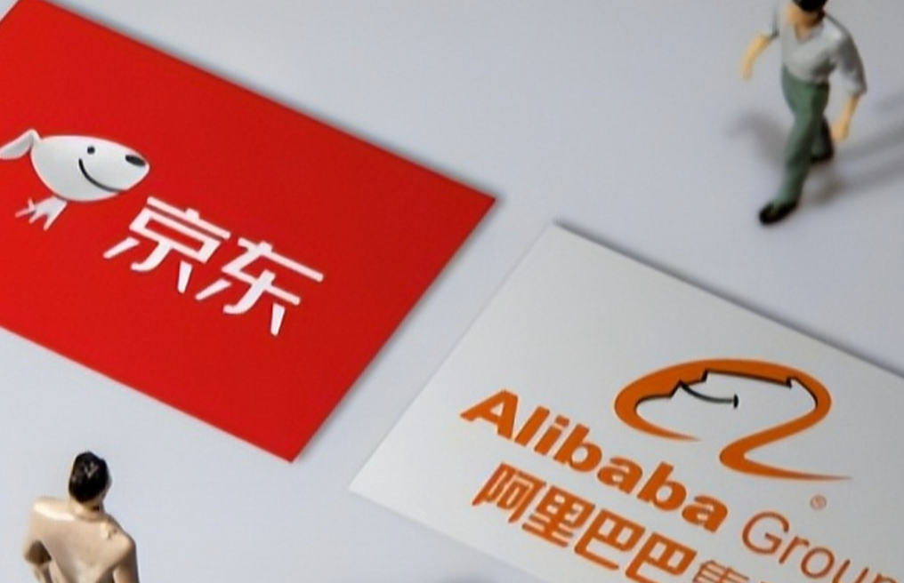 京东向左，阿里向右