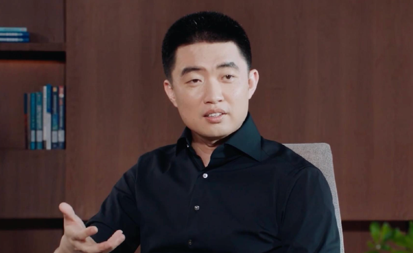 李斌可以造手机，李想为什么不能做AI眼镜？