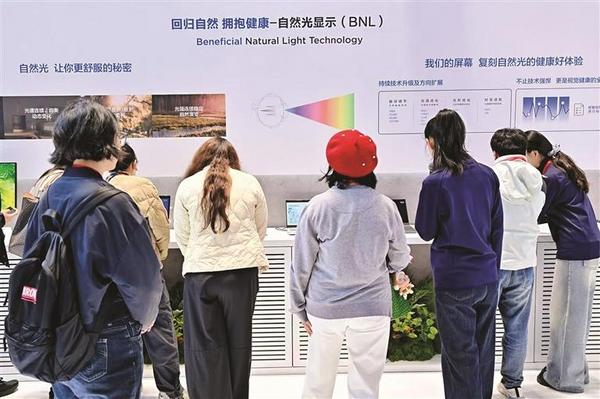 头部面板大厂扎堆造“芯”为哪般？