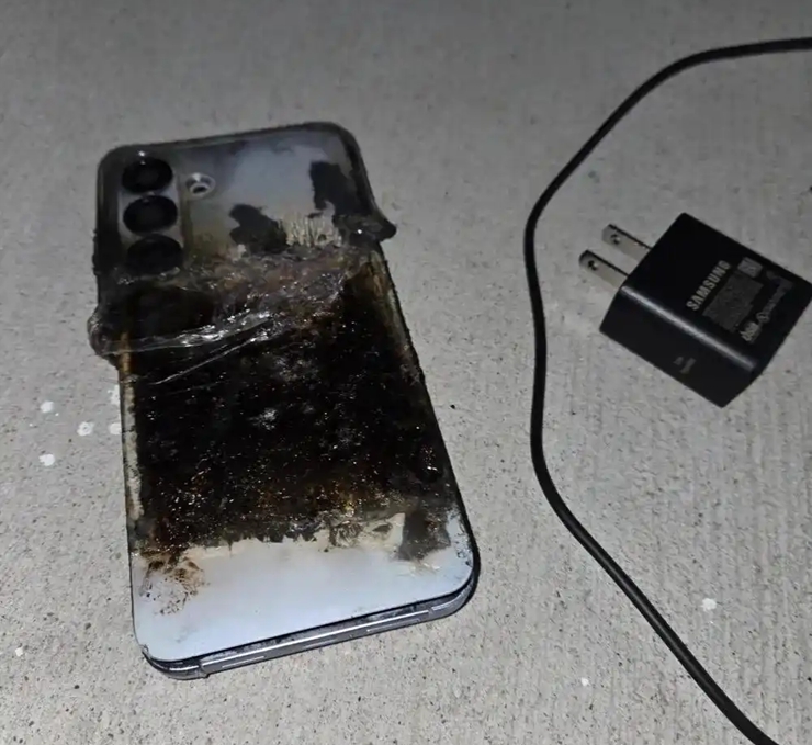 三星Galaxy S25 Plus充电爆炸，用户不满赔偿方案