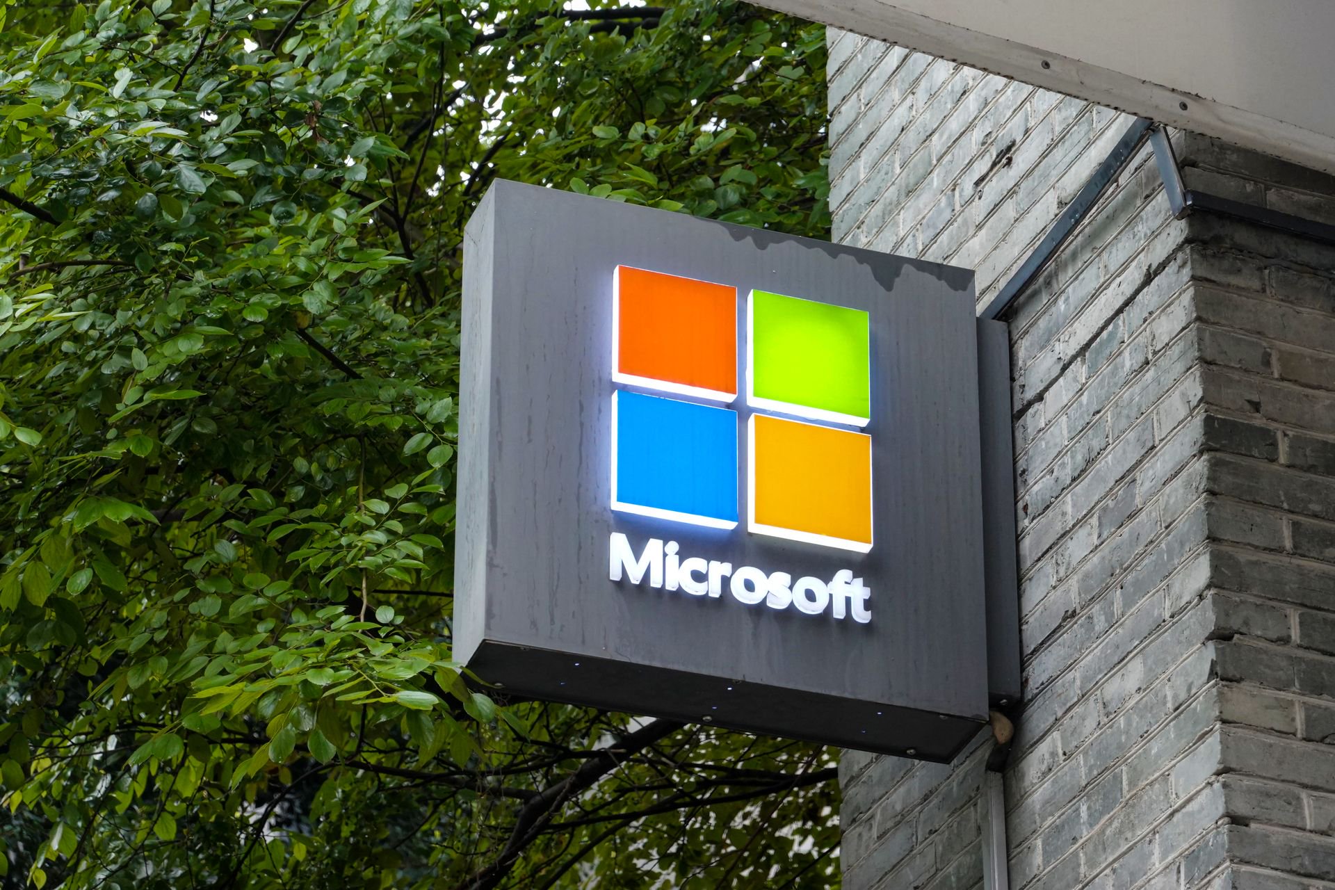 微软发布最新人工智能芯片 旨在减少对英伟达依赖