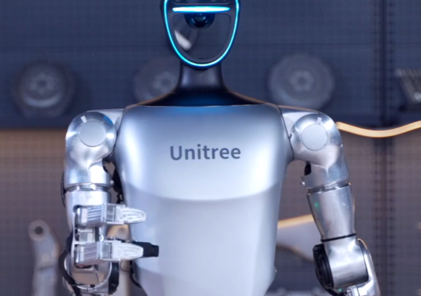 人形机器人热度空前，荣耀率先入局，手机企业会不会扎堆？