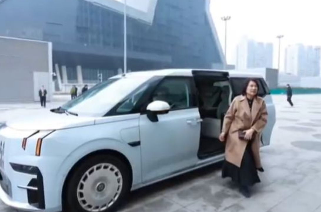 吉利副总裁回应董明珠换车