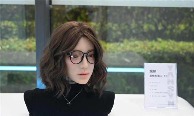 子里创投联合孵化全球首款会流泪的智能表情机器人